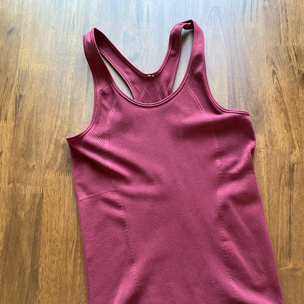 Lululemon reveal Tank size M